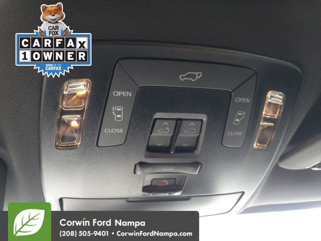 Used 2025 Toyota Sienna XLE Woodland Edition image 21