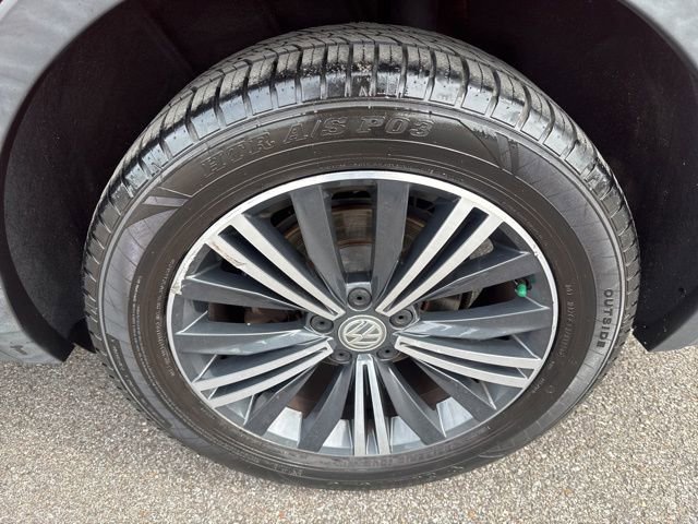 Used 2018 Volkswagen Tiguan SEL FWD image 11