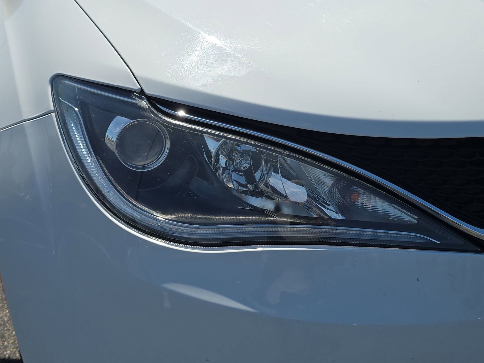 Used 2020 Chrysler Pacifica Touring image 6