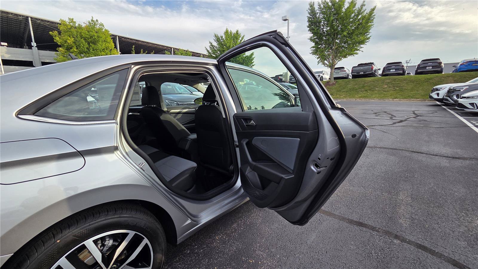 New 2026 Volkswagen Jetta SE FWD image 31