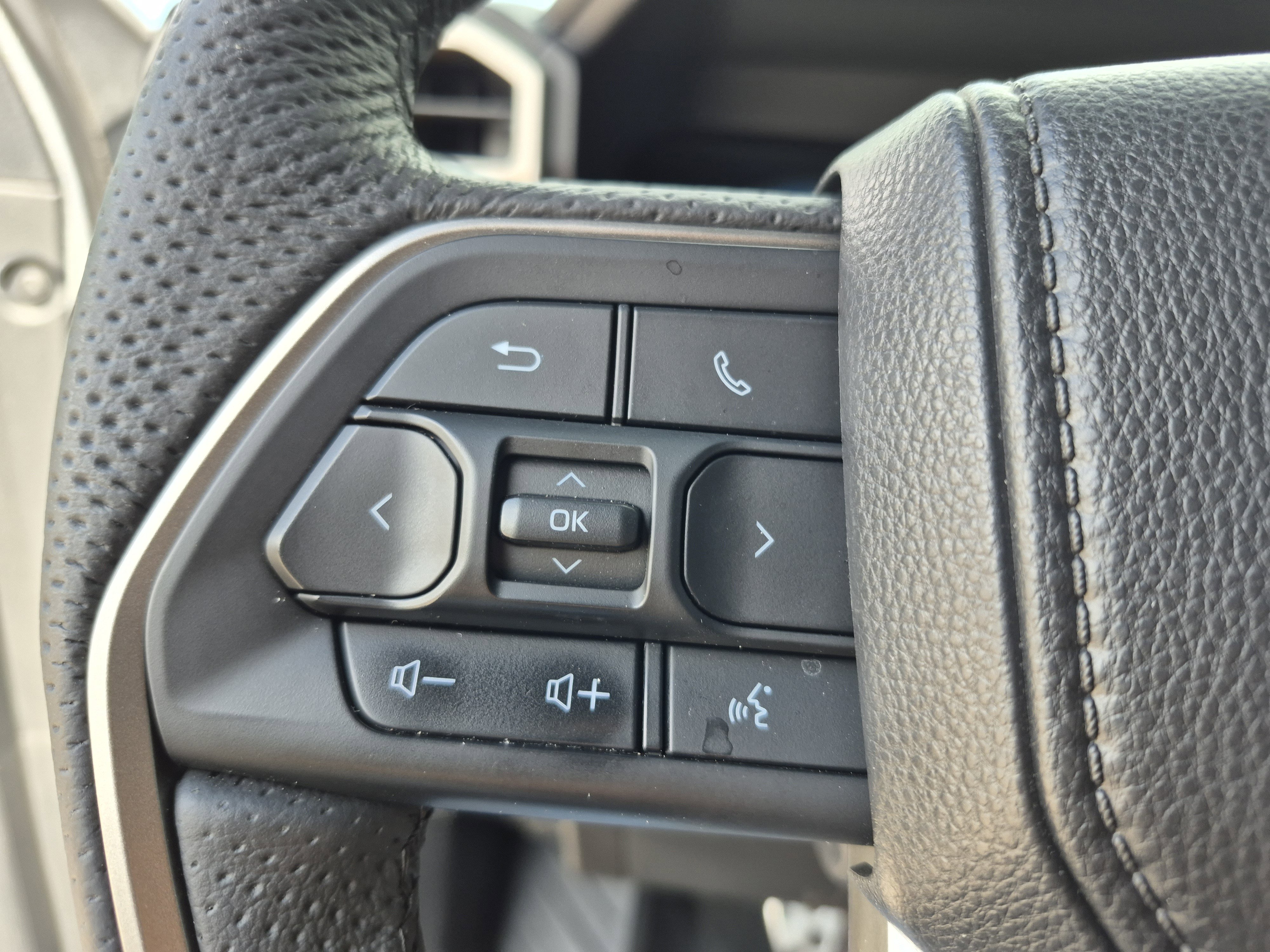 Certified 2025 Toyota Tacoma TRD Sport AWD/4WD image 25