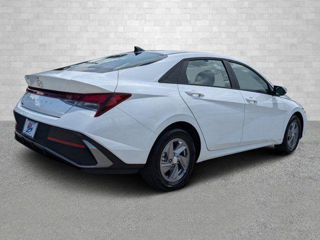 New 2026 Hyundai Elantra SE image 2
