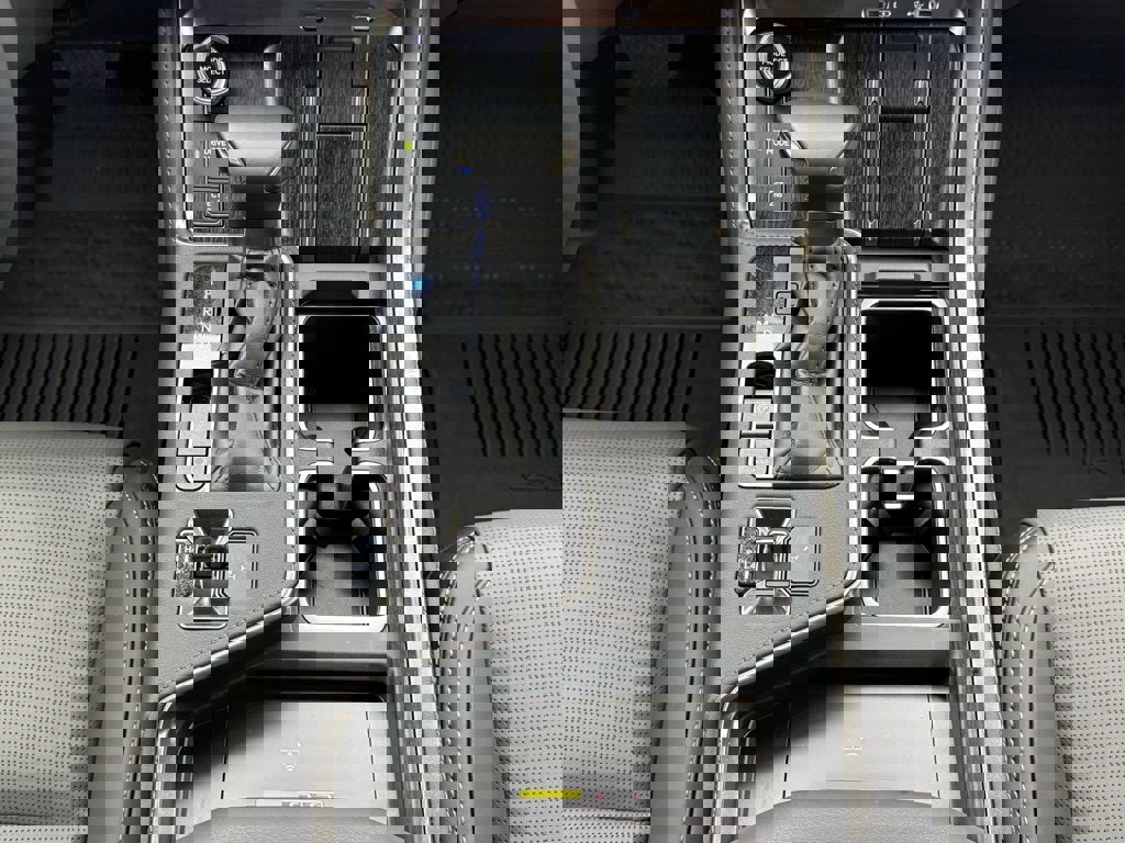 Used 2025 Lexus GX 550 w/ Accessory Package (2T) image 27