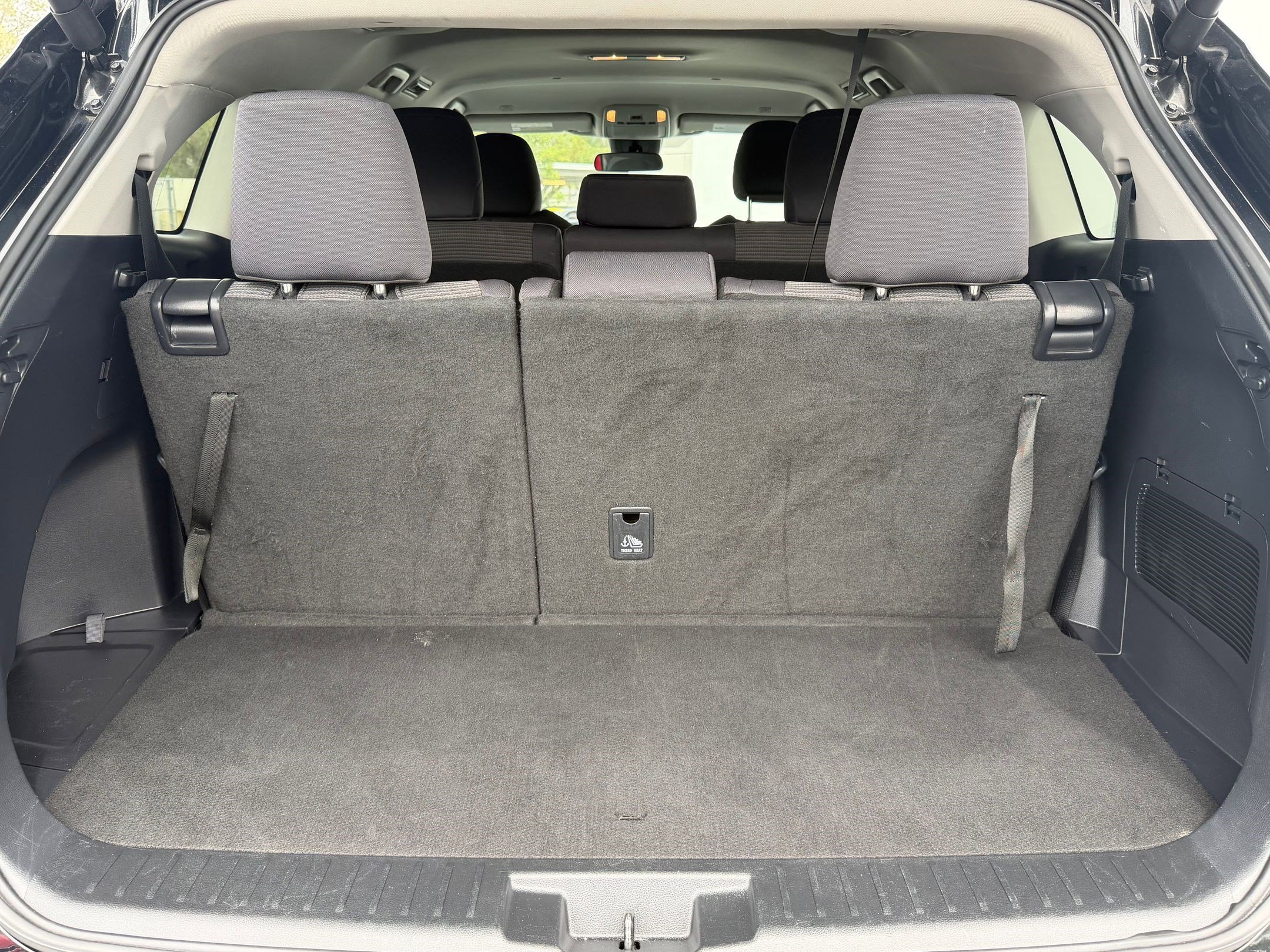 Used 2025 Toyota Highlander LE image 29