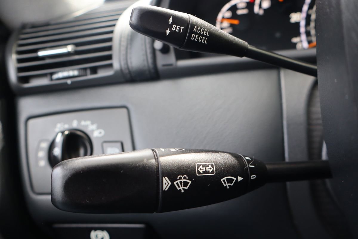 Used 2002 Mercedes-Benz CL 55 AMG image 31