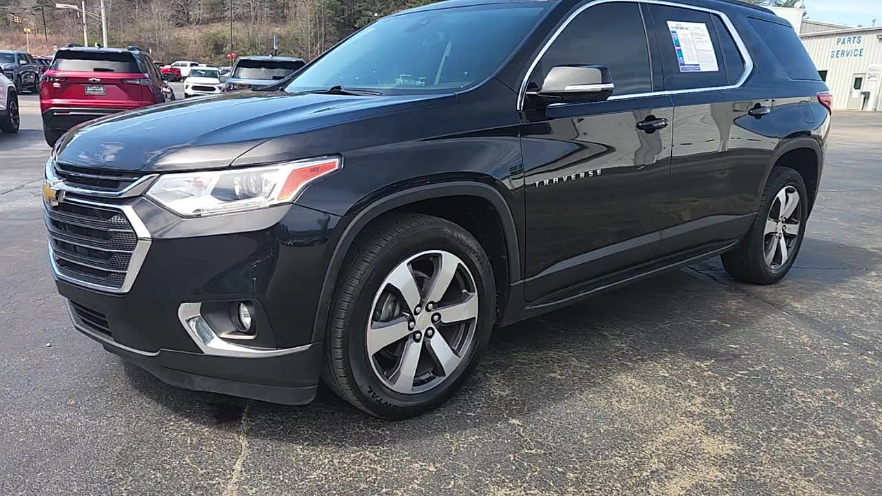 Used 2020 Chevrolet Traverse LT w/ LT Premium Package image 4