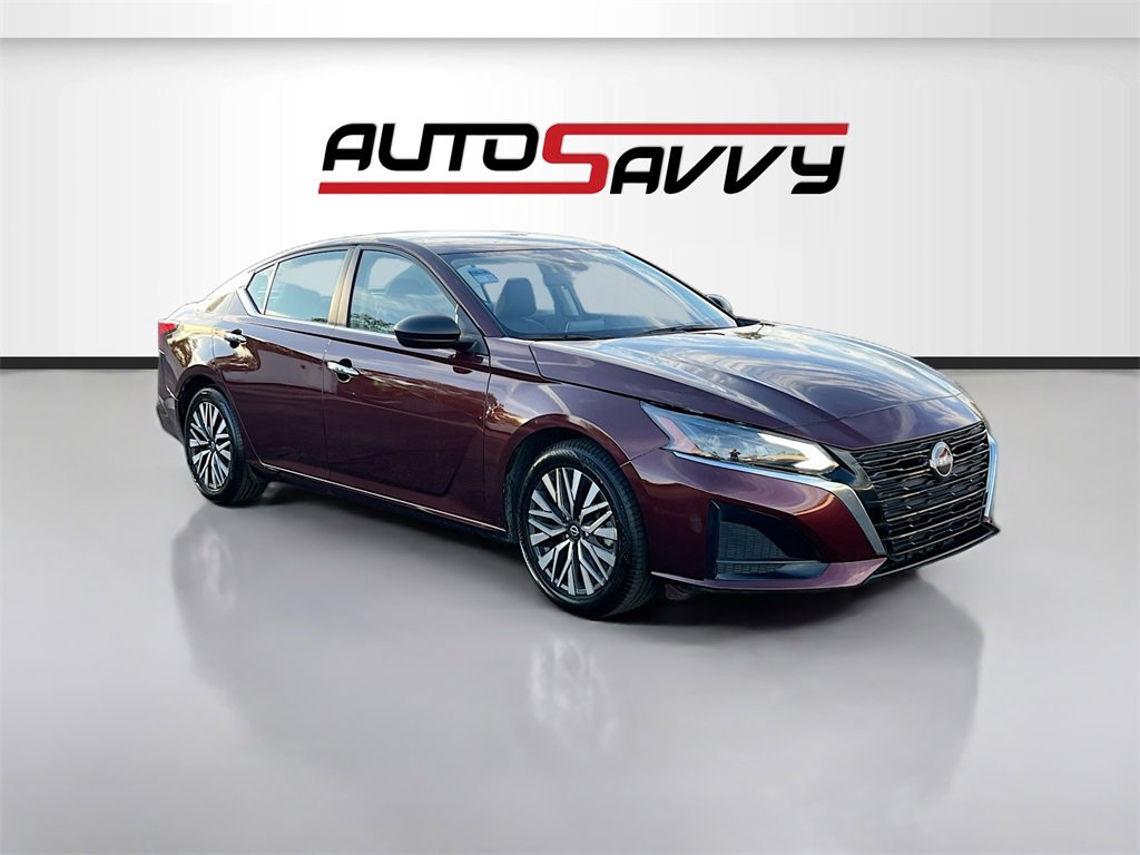 Used 2024 Nissan Altima 2.5 SV image 1