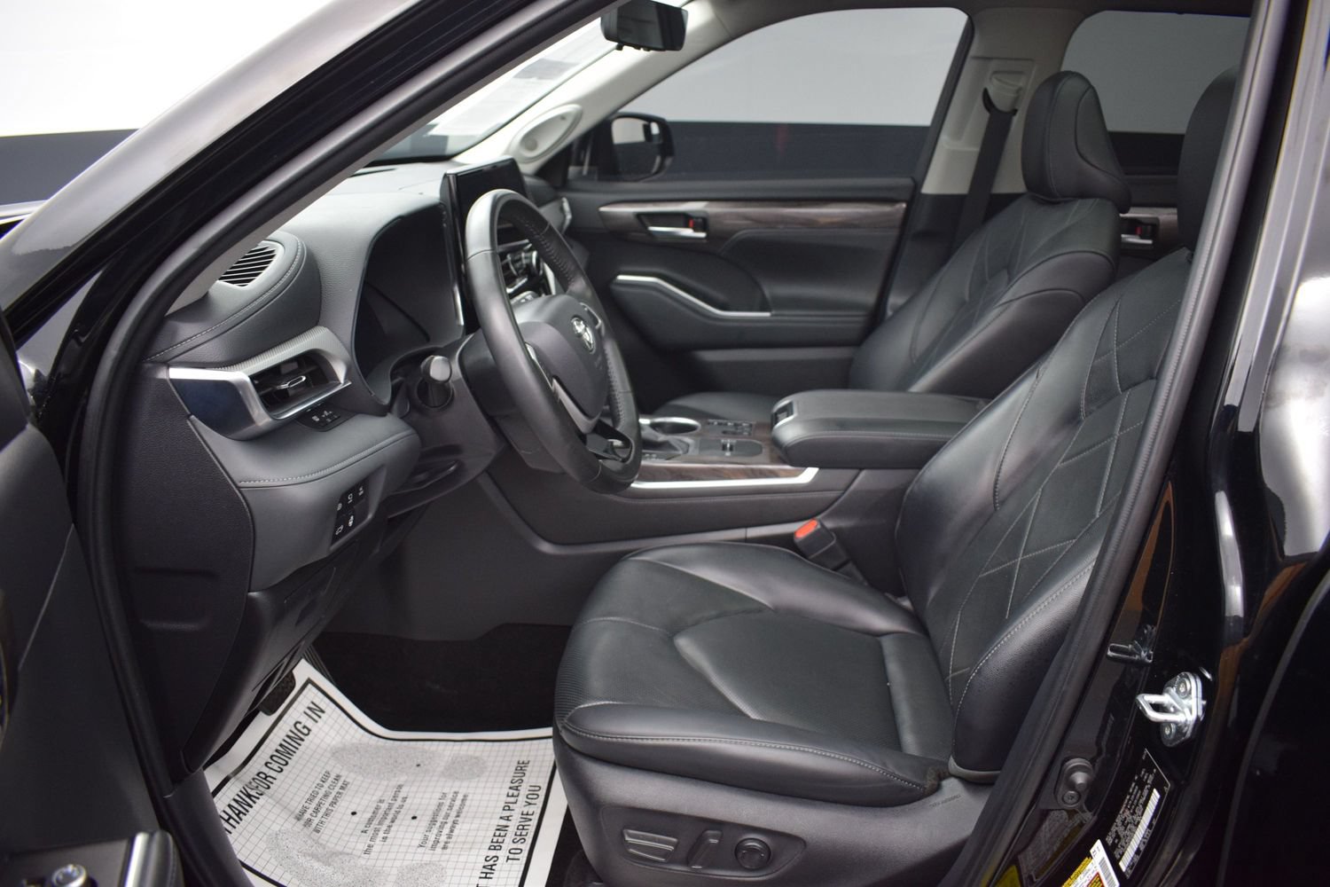 Used 2025 Toyota Highlander Platinum AWD/4WD image 17