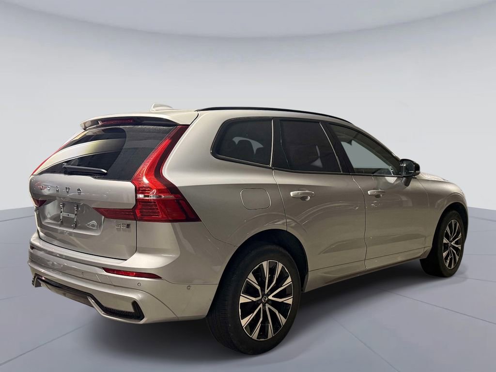Used 2025 Volvo XC60 B5 Plus AWD/4WD image 4