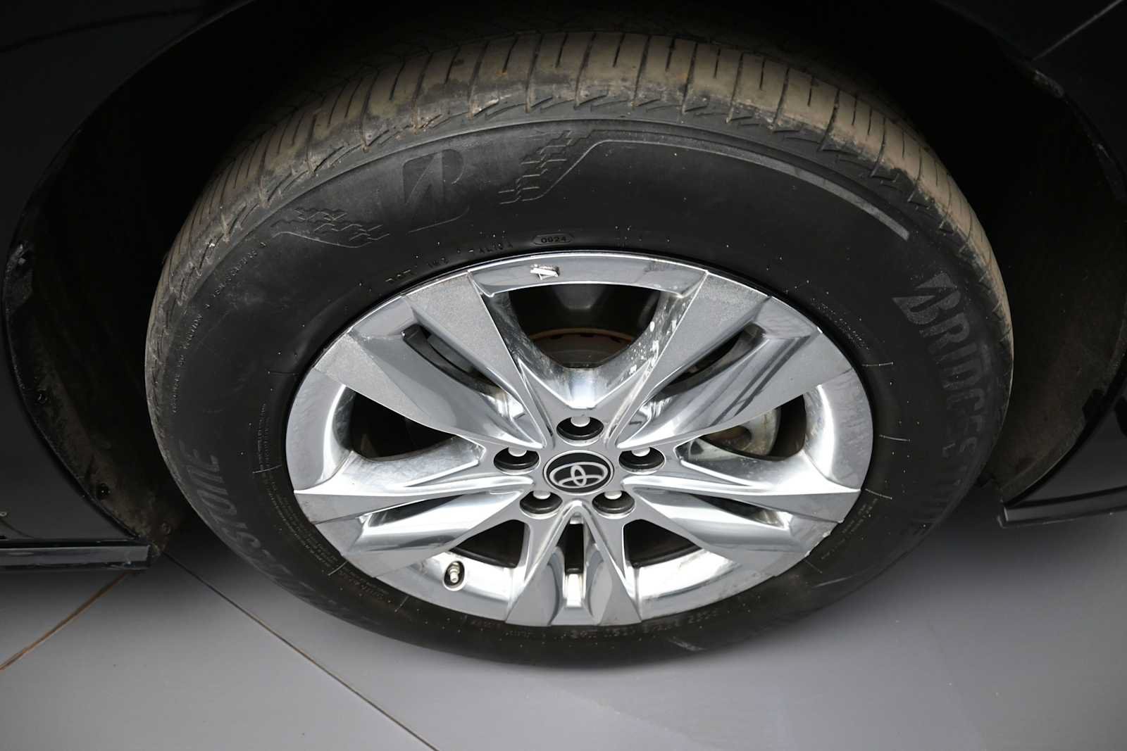 Used 2024 Toyota Sienna Limited AWD/4WD image 12