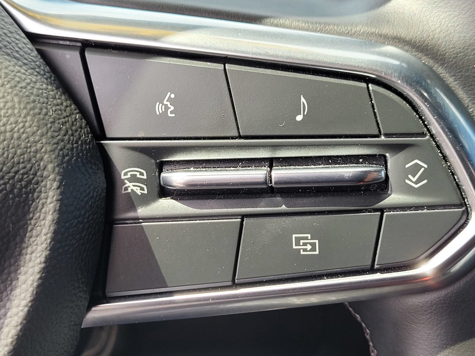 Used 2025 Chevrolet Suburban LT AWD/4WD image 23