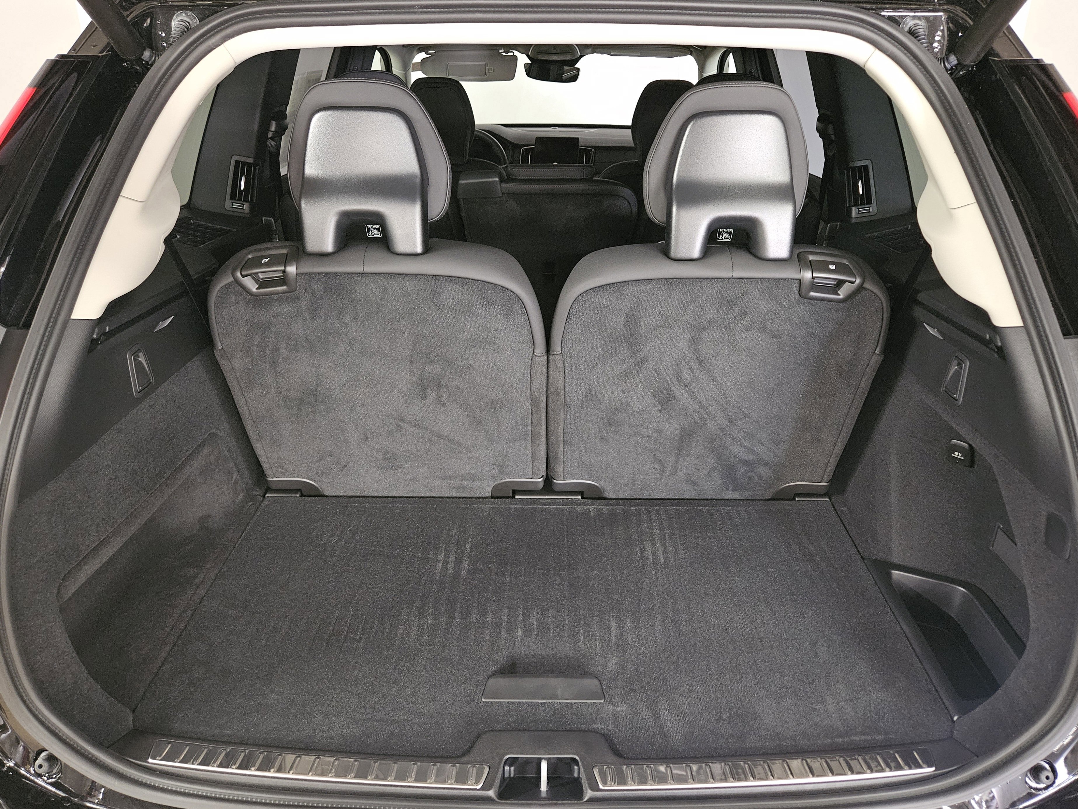 New 2026 Volvo XC90 B6 Plus w/ Protection Package Premier image 17