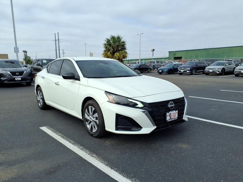 Used 2025 Nissan Altima 2.5 S image 7