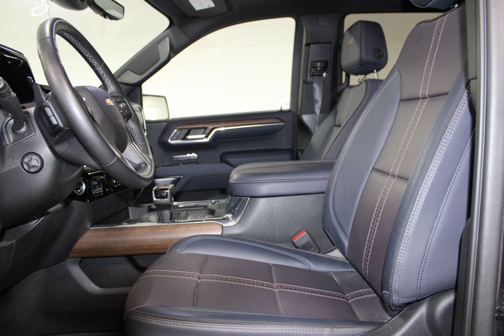 Used 2023 Chevrolet Silverado 1500 High Country w/ Technology Package AWD/4WD image 18