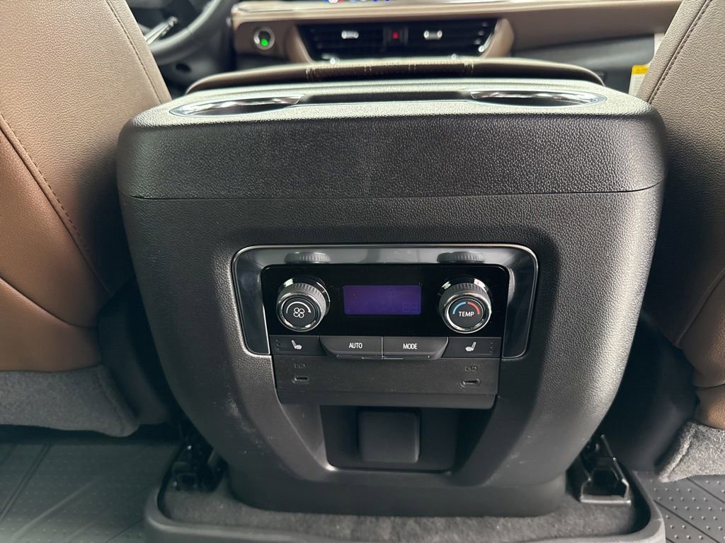 New 2025 Chevrolet Suburban High Country image 13