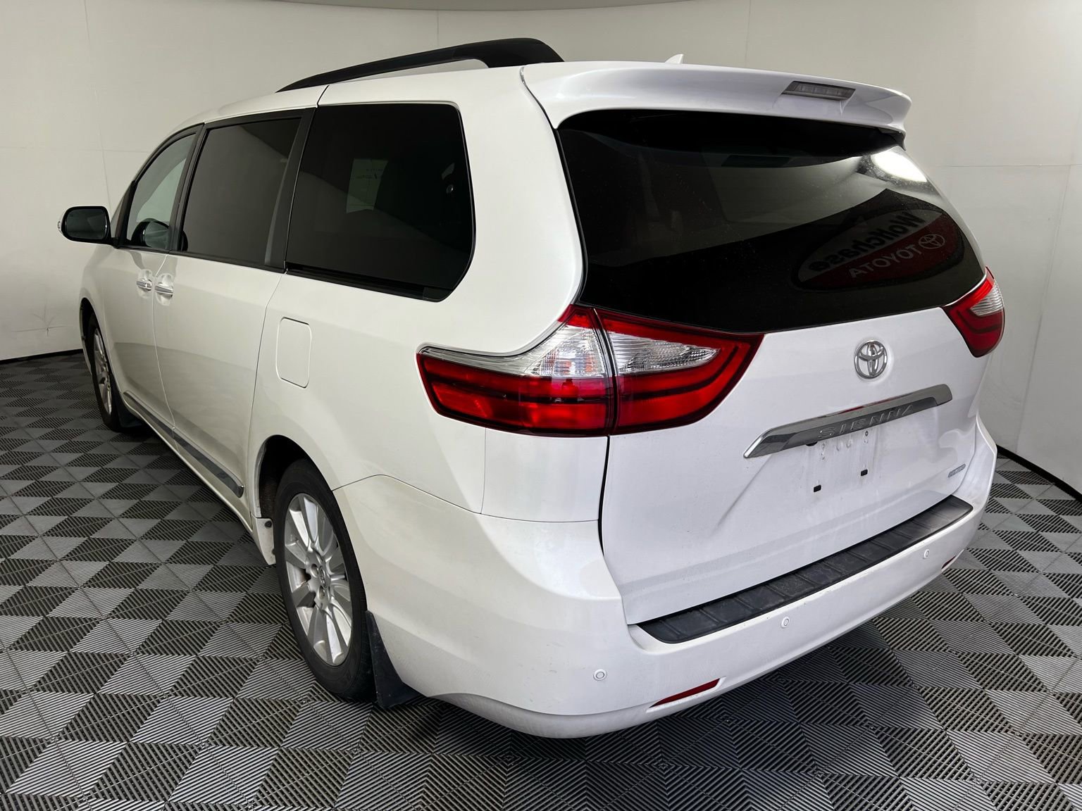 Used 2017 Toyota Sienna Limited Premium image 7