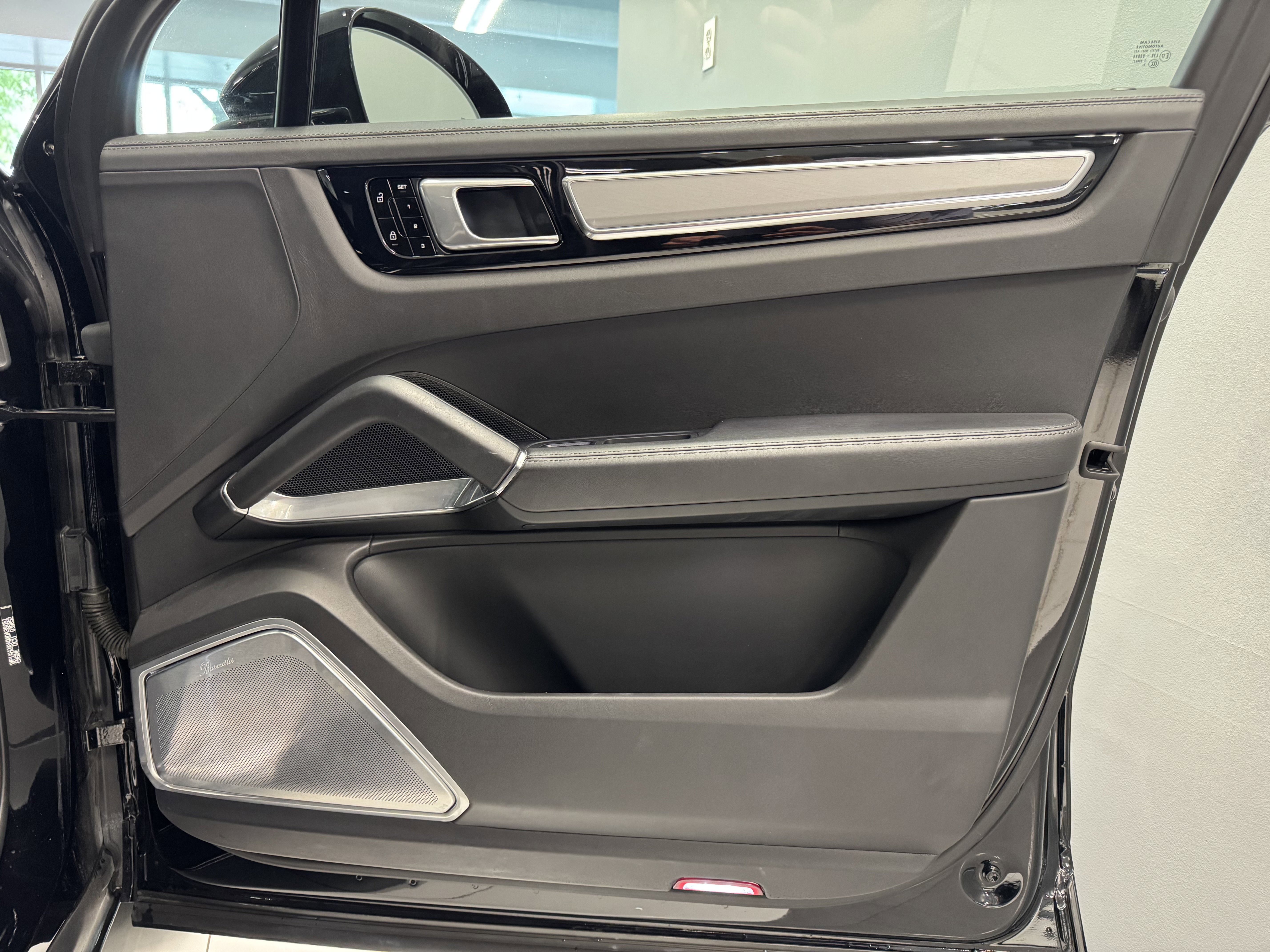 Used 2021 Porsche Cayenne Turbo S image 20