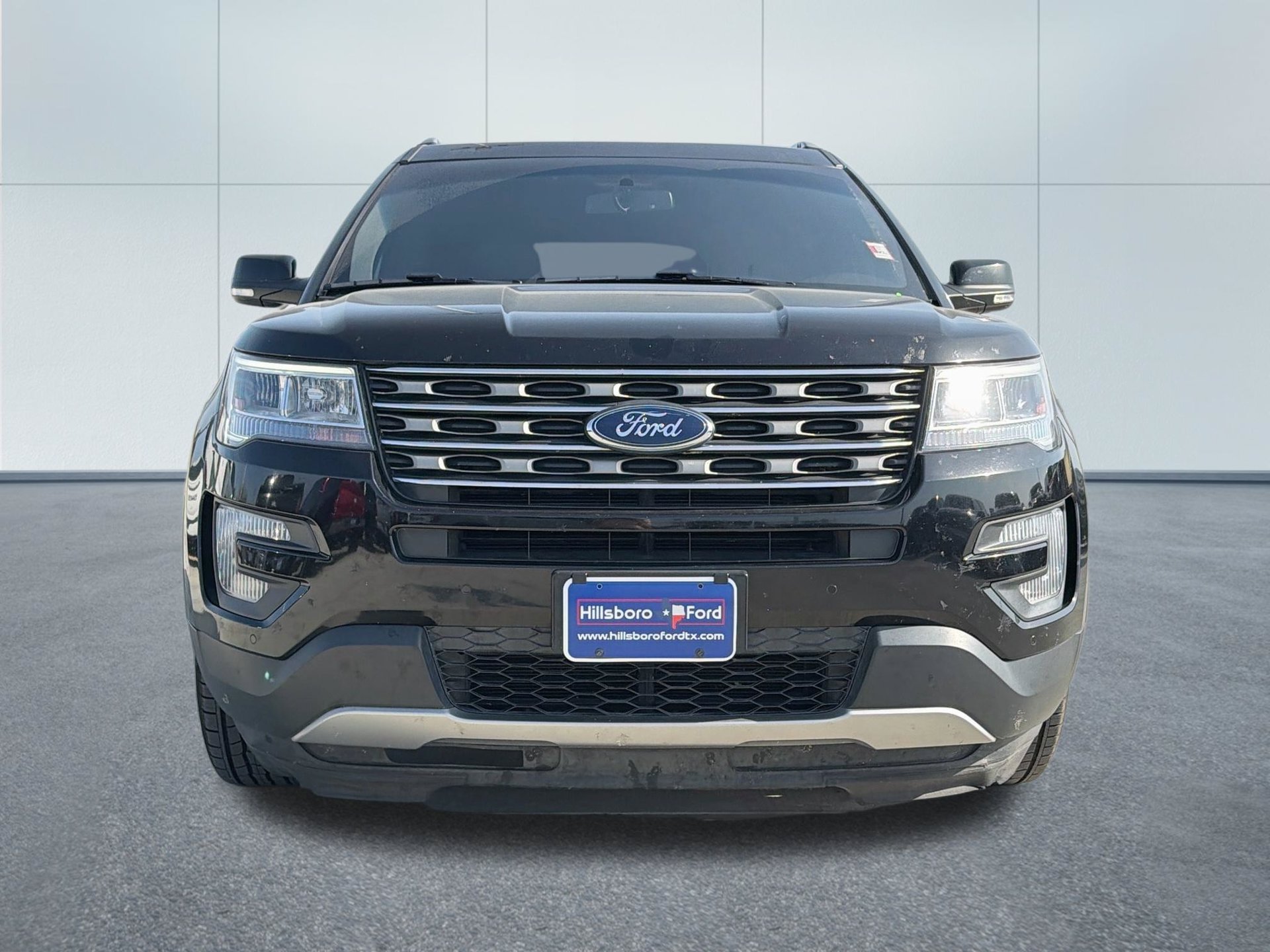 Used 2017 Ford Explorer XLT w/ Equipment Group 202A FWD image 2
