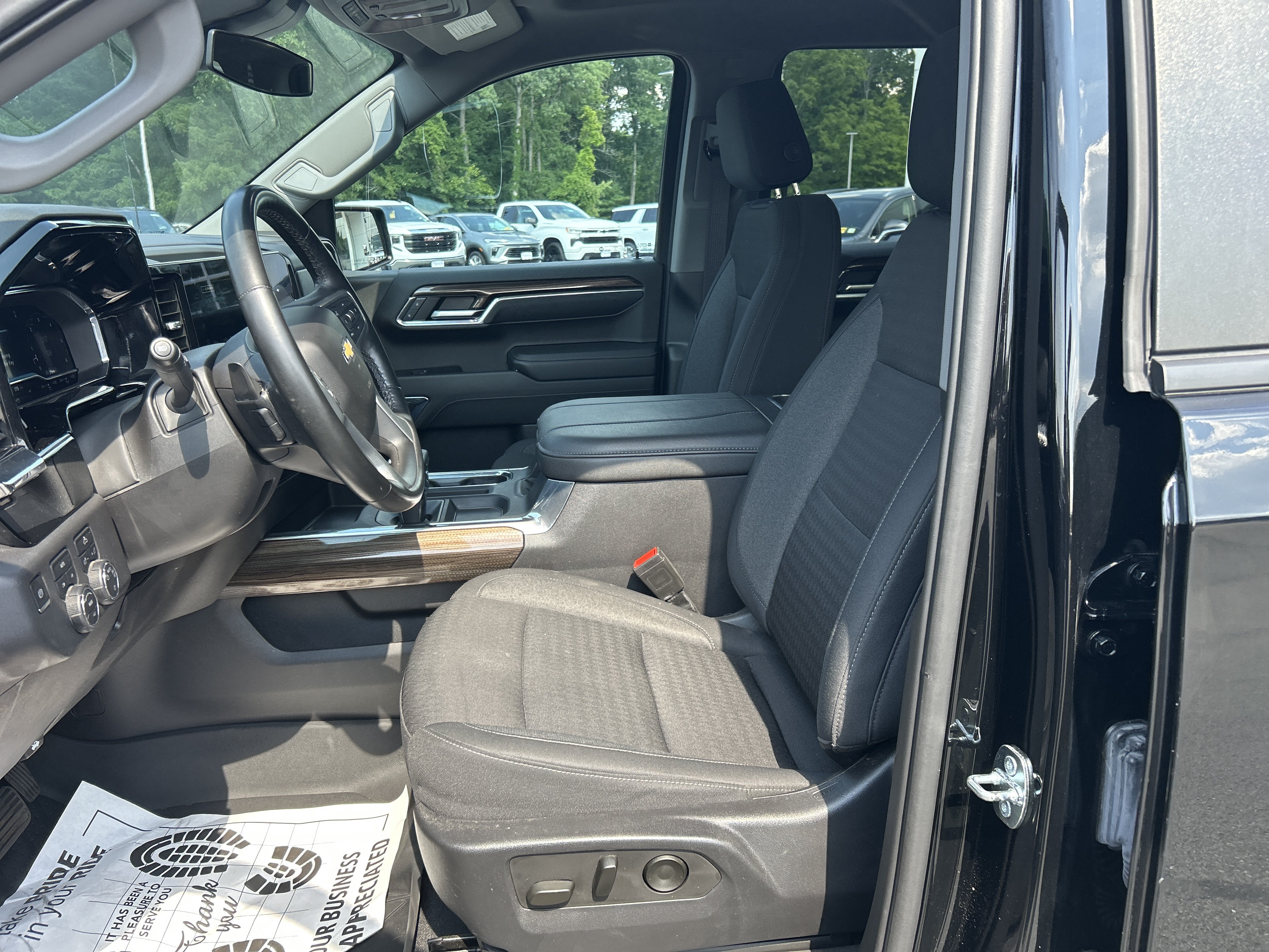 Used 2023 Chevrolet Silverado 1500 LT AWD/4WD image 16