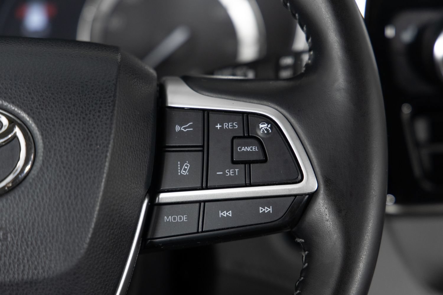 Used 2022 Toyota Highlander XLE AWD/4WD image 33