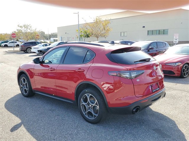 New 2025 Alfa Romeo Stelvio Sprint image 3