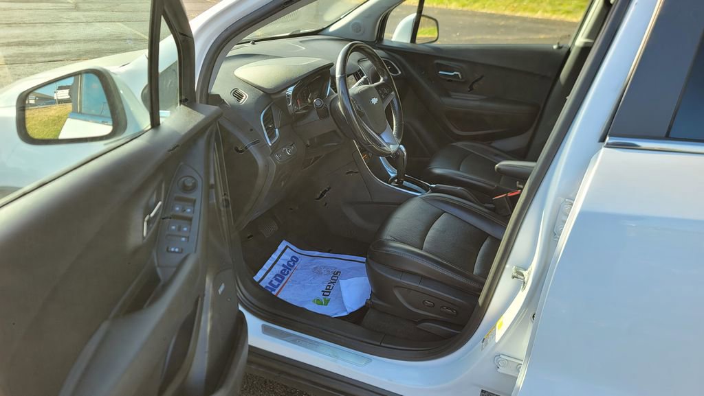 Used 2018 Chevrolet Trax Premier w/ LPO, Cargo Package image 18