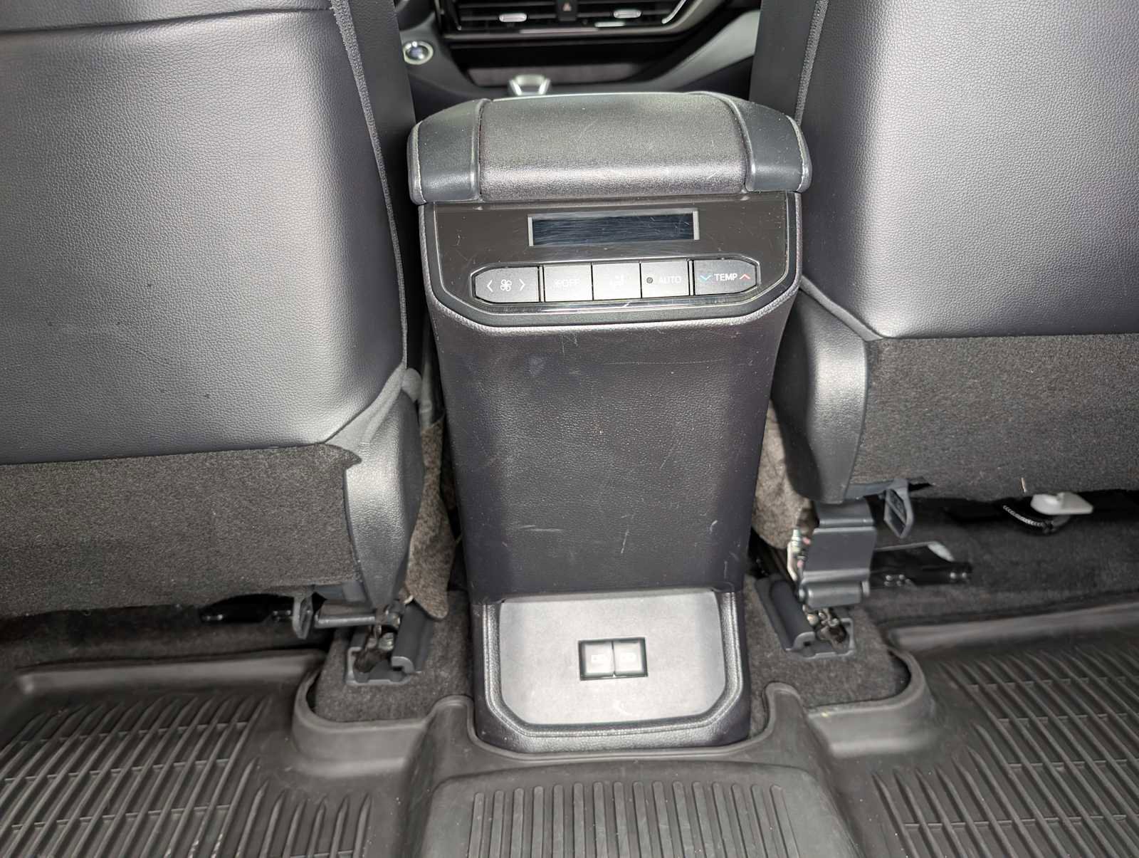 Used 2023 Toyota Highlander XLE image 22