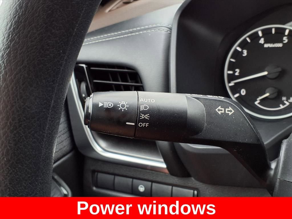 Used 2021 Nissan Rogue SV image 14