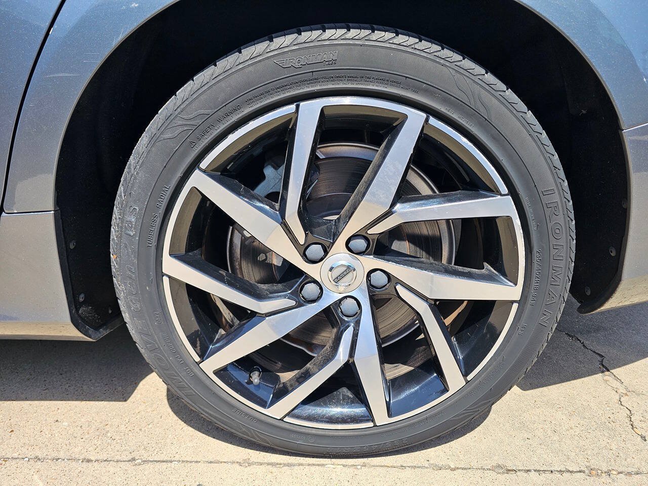 Used 2019 Volvo S60 T6 Momentum w/ Premium Package AWD/4WD image 19