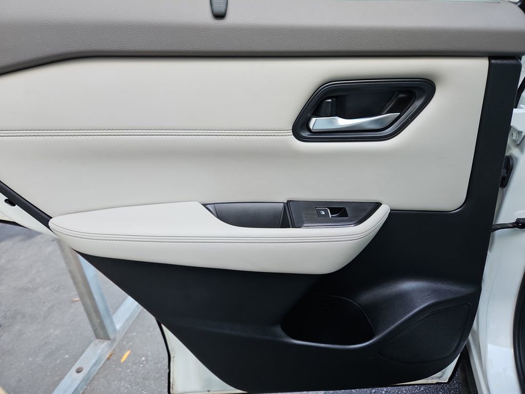 Used 2023 Nissan Rogue SL w/ SL Premium Package image 33