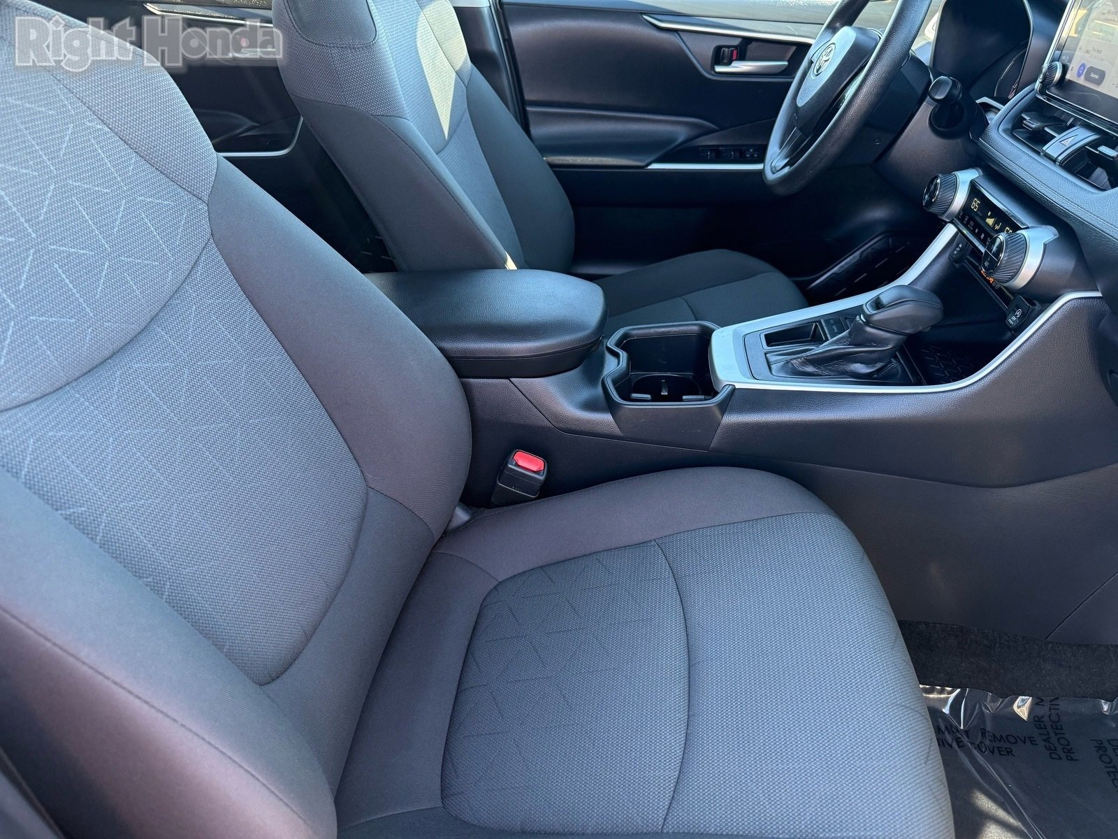 Used 2025 Toyota RAV4 XLE image 30