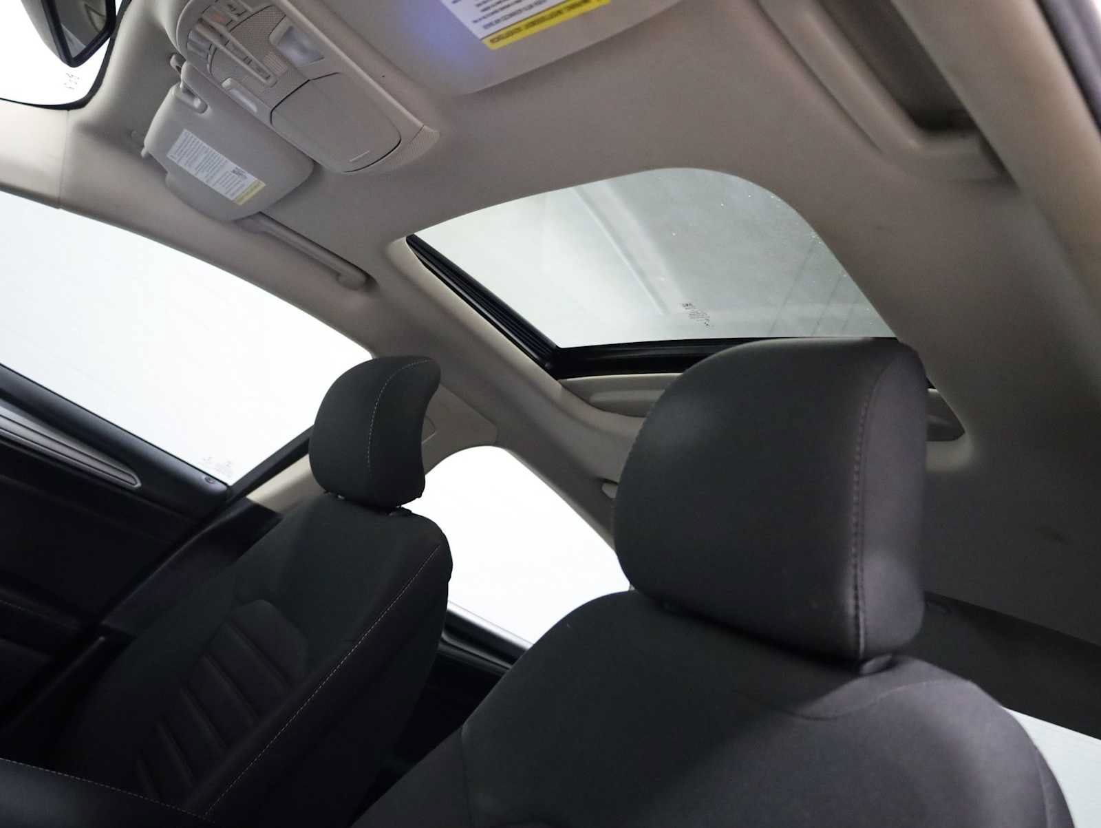 Used 2019 Ford Fusion SE FWD image 19