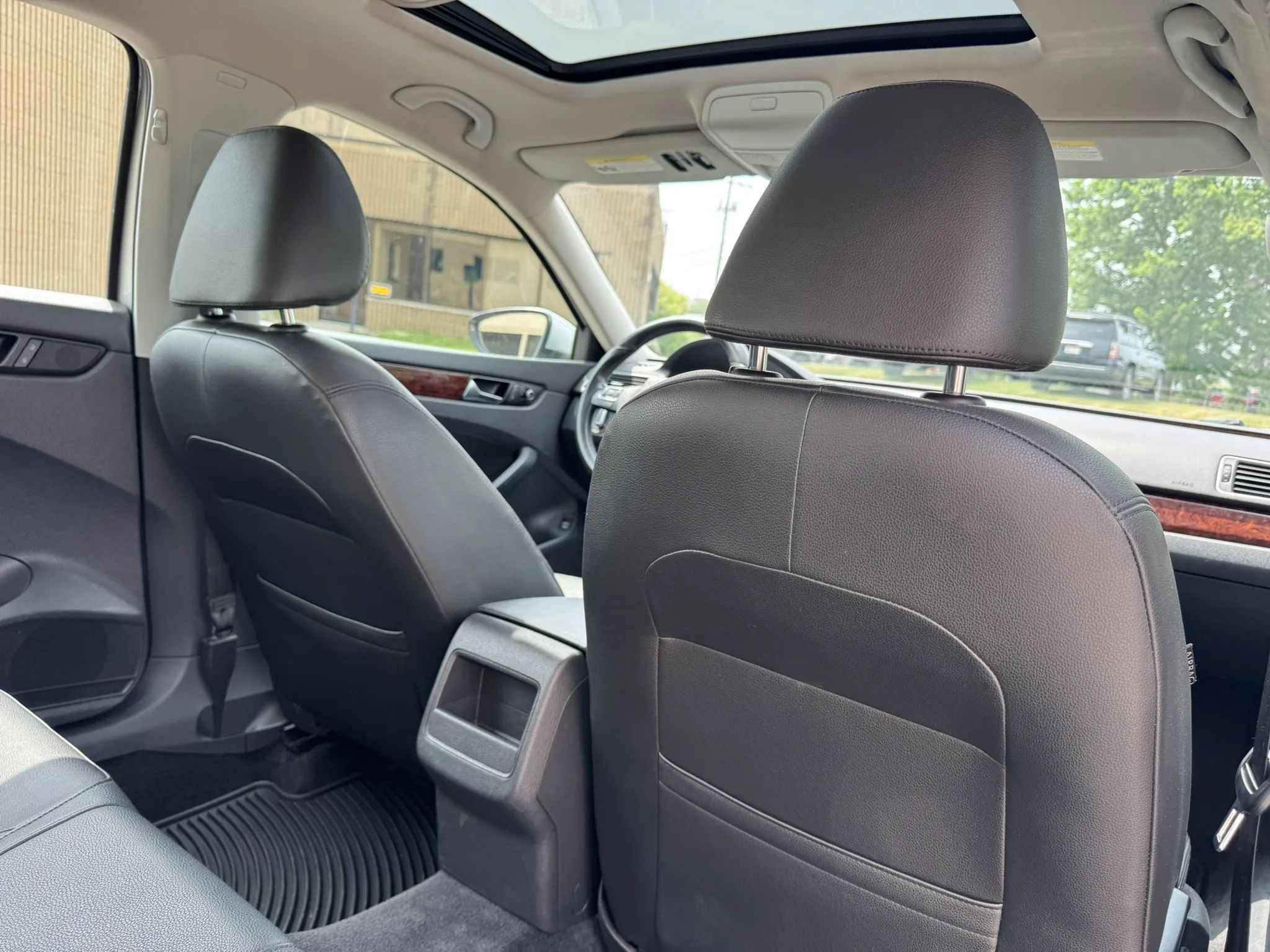 Used 2012 Volkswagen Passat 2.5 SEL Premium FWD image 32