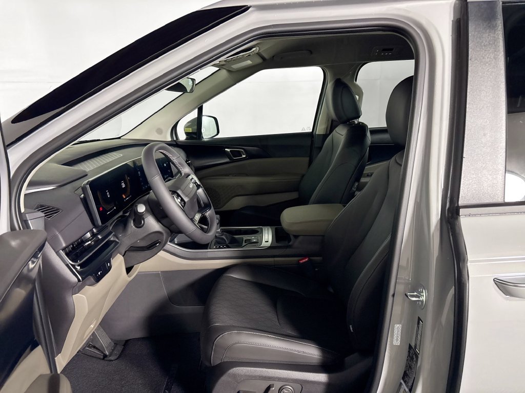 New 2027 Kia Carnival FWD image 11