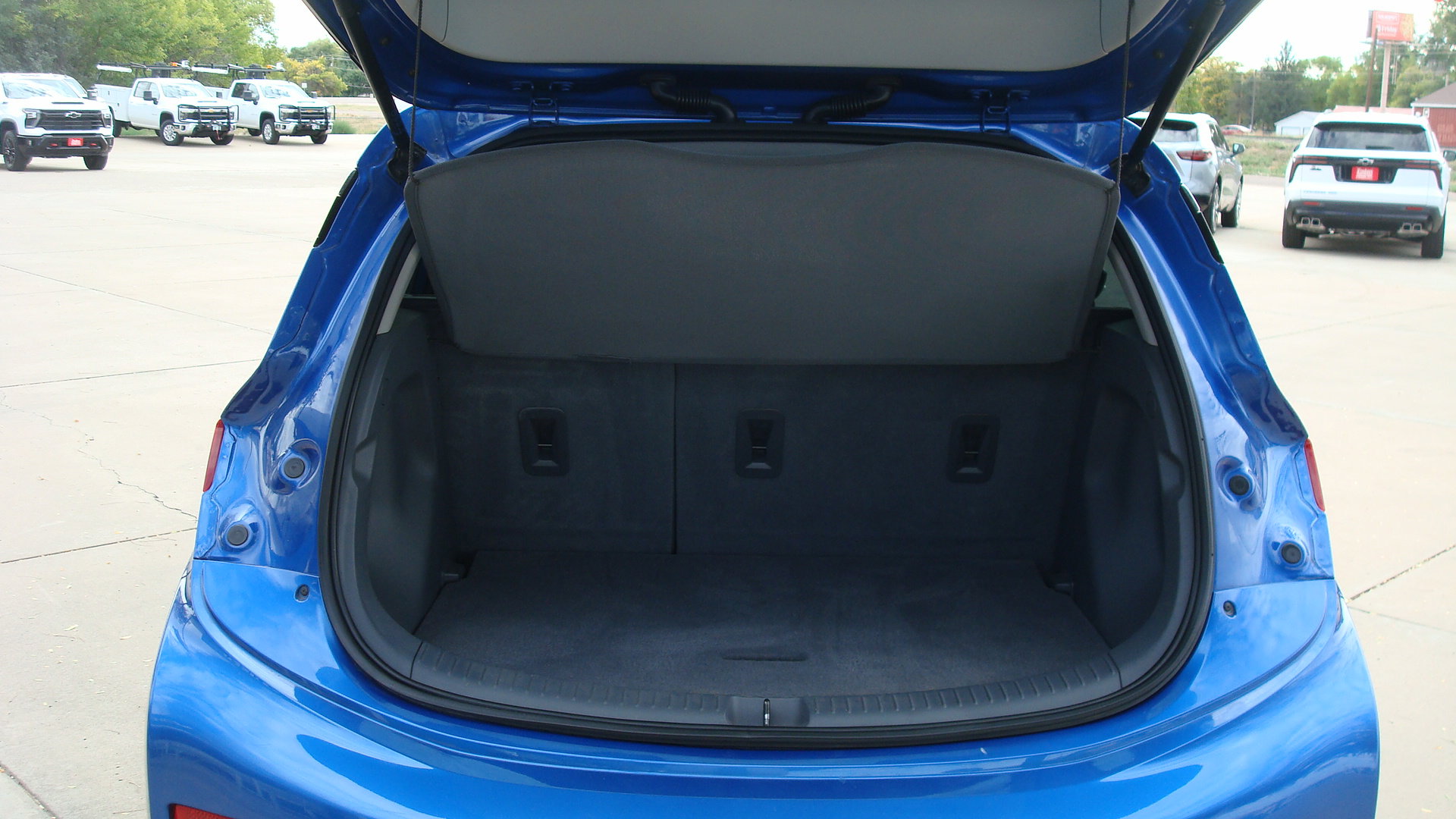 Used 2020 Chevrolet Bolt Premier w/ Infotainment Package image 12