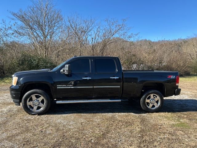 Used 2011 GMC Sierra 2500 Denali w/ Suspension Package, Off-Road AWD/4WD image 4