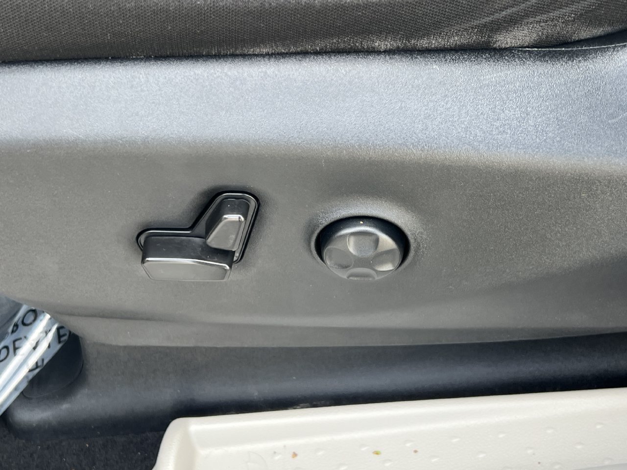 Used 2022 Chrysler Voyager LX FWD image 8