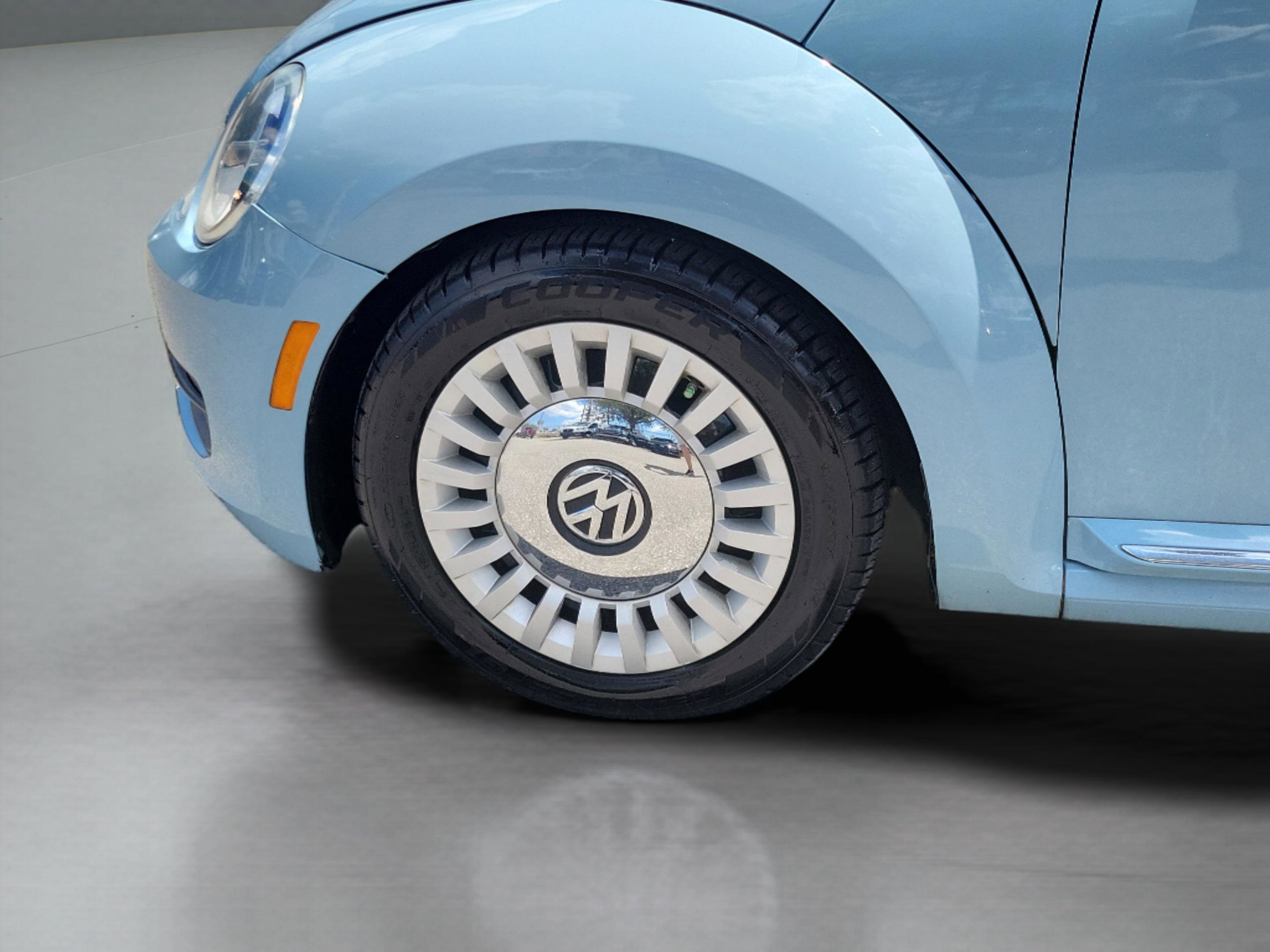 Used 2014 Volkswagen Beetle 2.5 FWD image 31