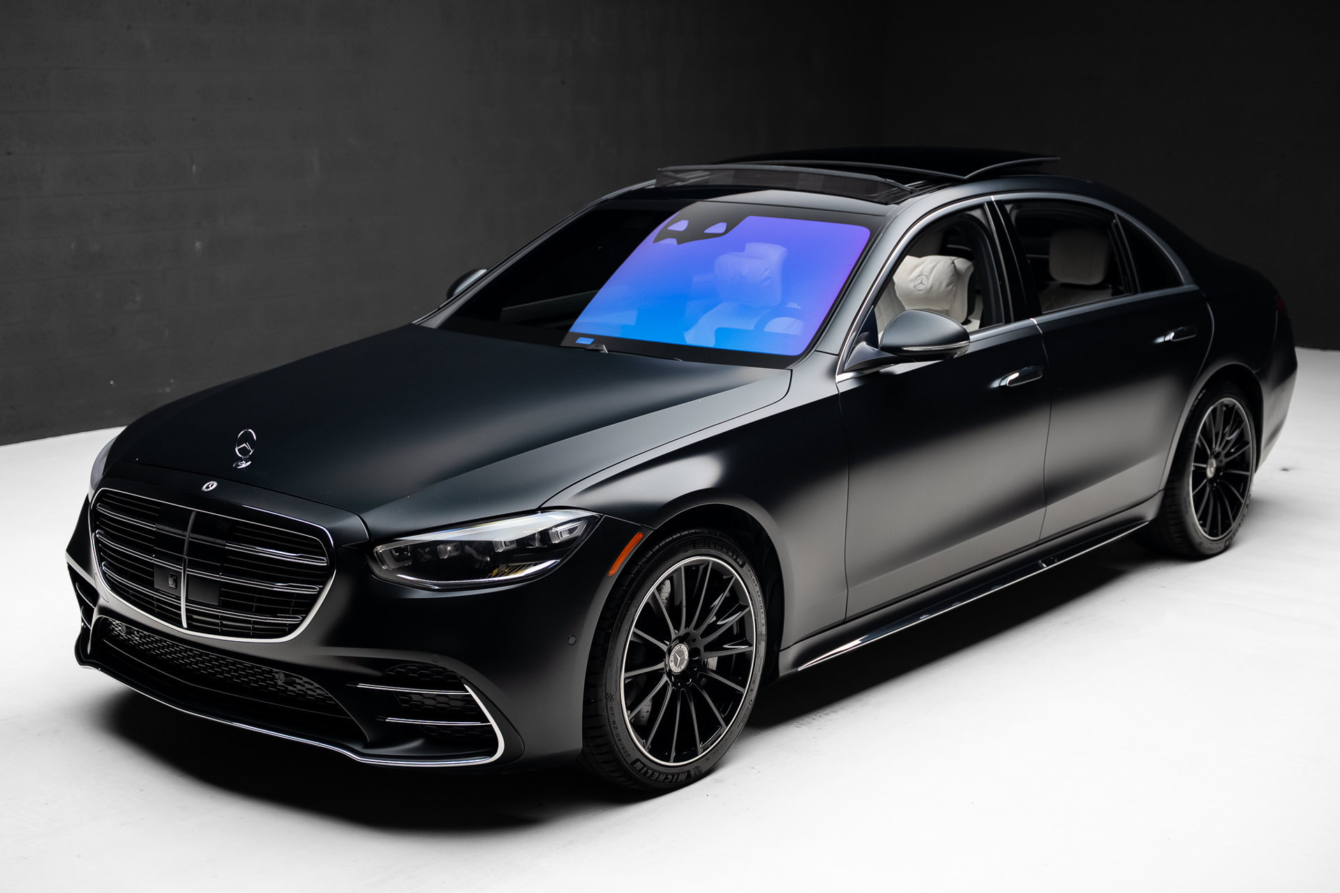 Used 2022 Mercedes-Benz S 580 4MATIC Sedan w/ AMG Line Package image 5