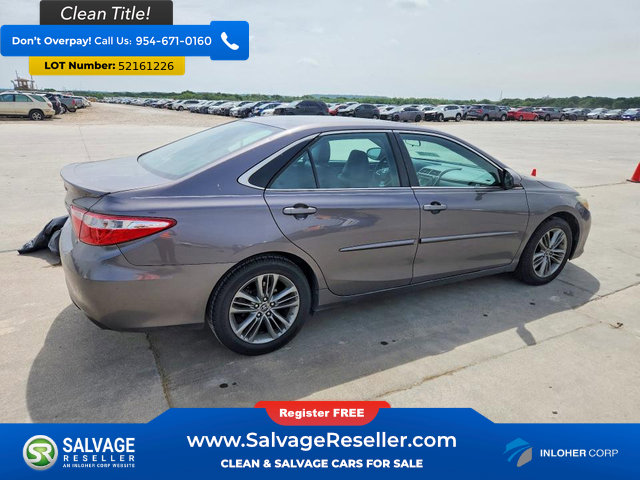 Used 2015 Toyota Camry SE w/ Moonroof Package FWD image 4