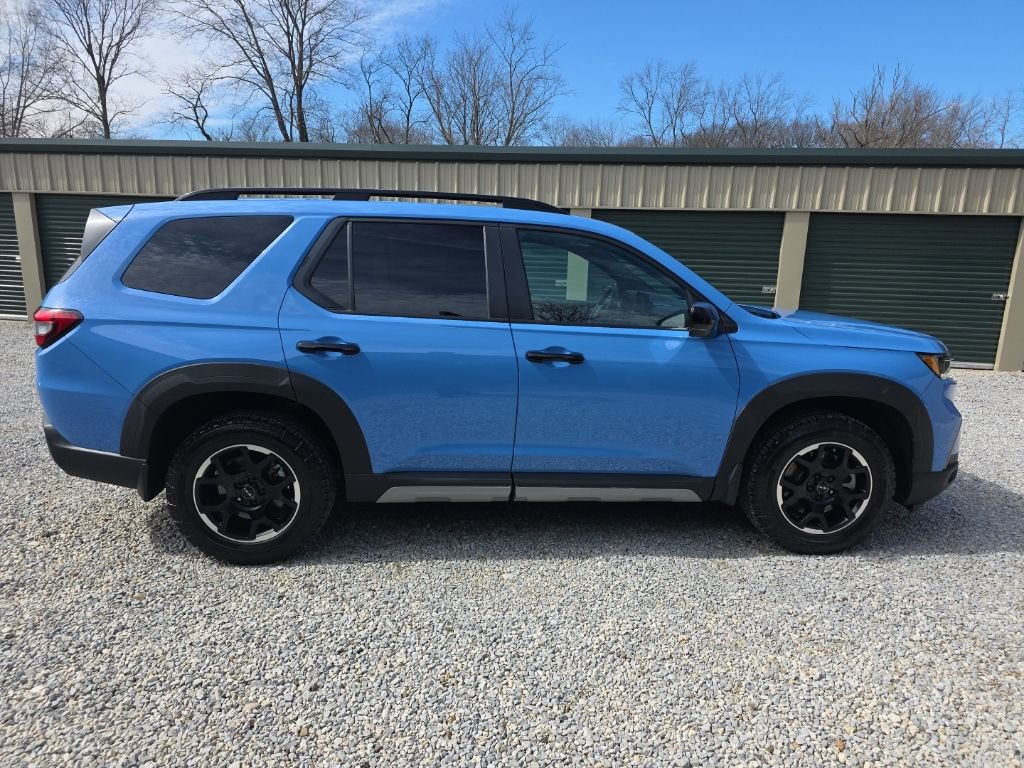 Used 2025 Honda Pilot TrailSport image 6