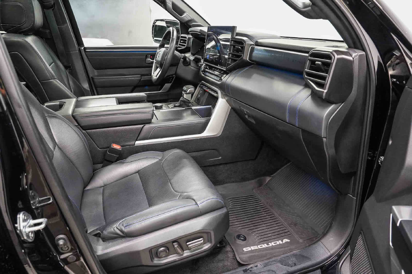 Used 2024 Toyota Sequoia Platinum AWD/4WD image 17