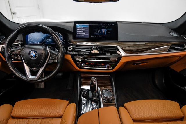 Used 2022 BMW 530e w/ Premium Package image 11