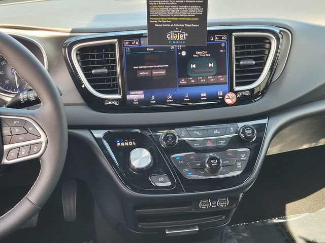 Used 2025 Chrysler Pacifica Select FWD image 10