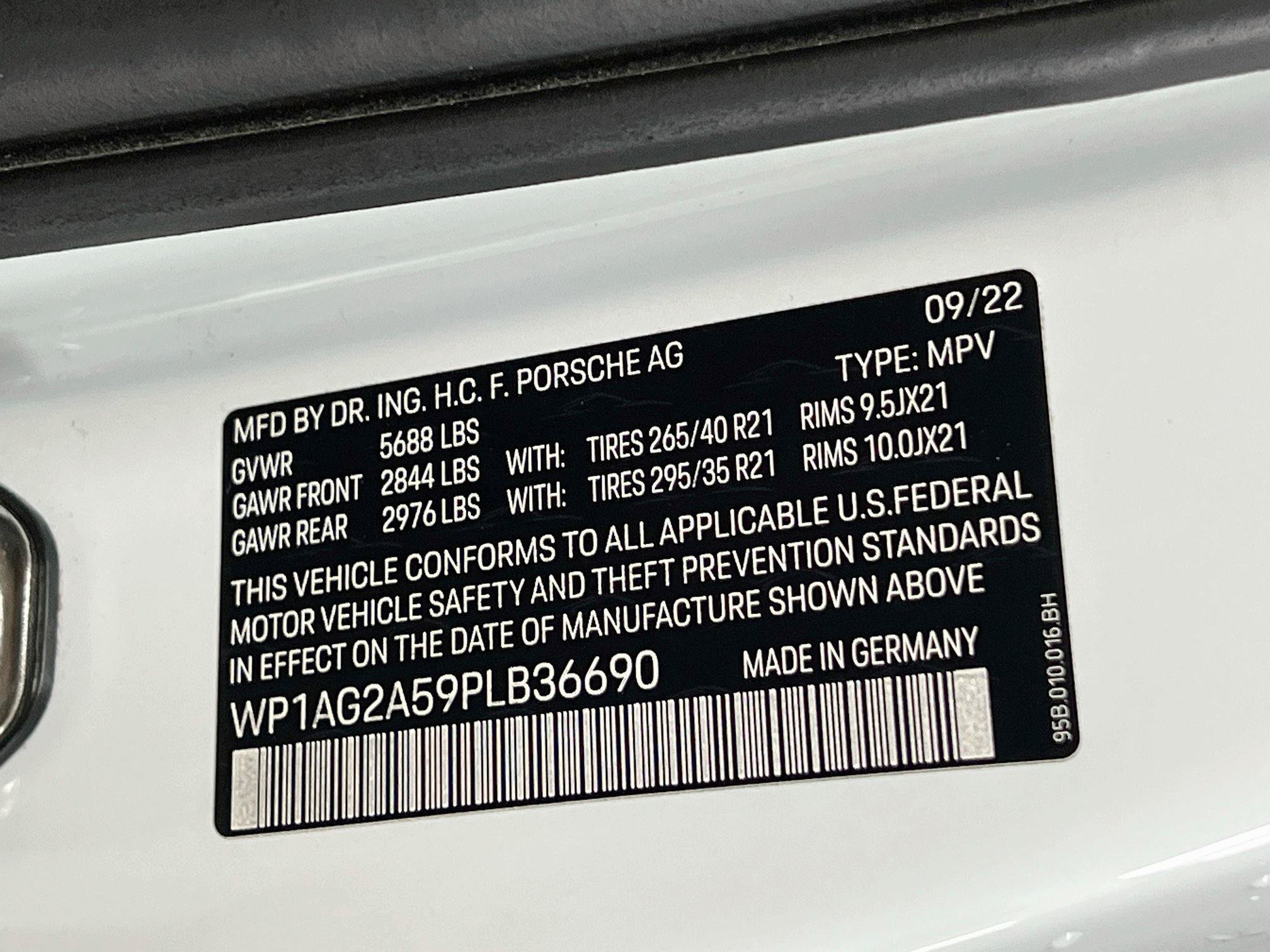 Certified 2023 Porsche Macan S AWD/4WD image 35