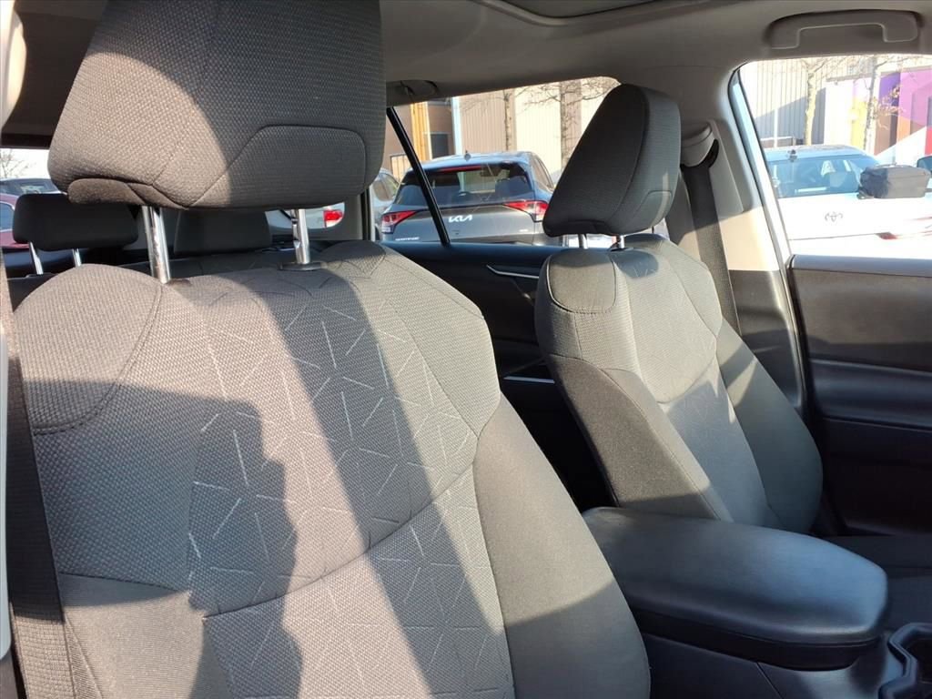 Used 2022 Toyota RAV4 XLE image 30