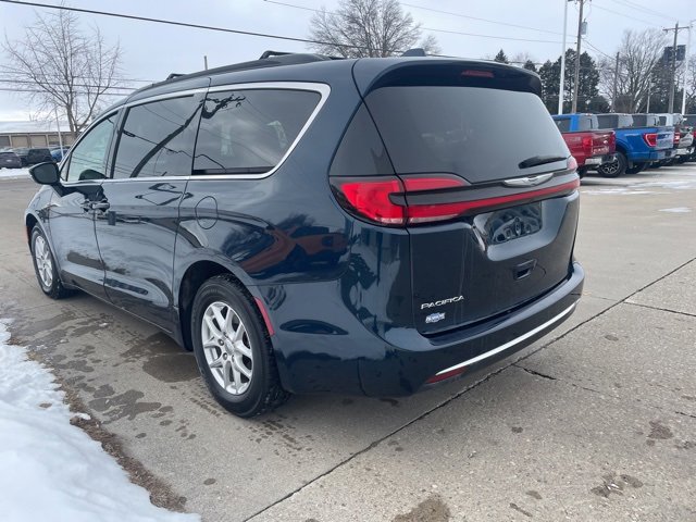 Used 2022 Chrysler Pacifica Touring-L image 2