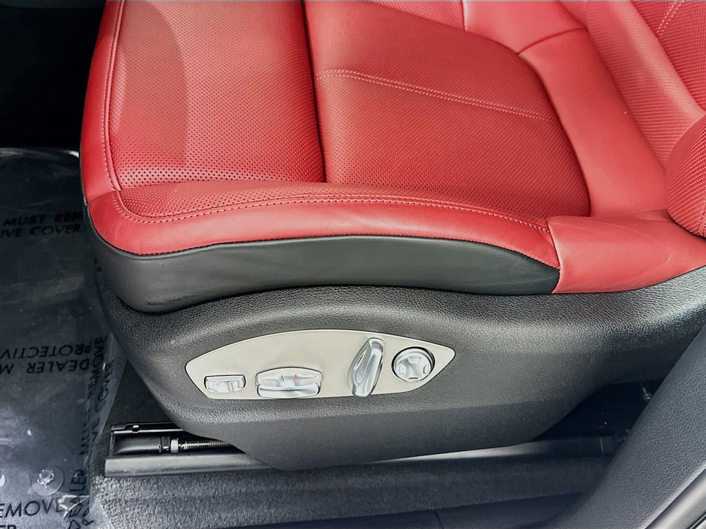 Certified 2026 Porsche Macan image 21