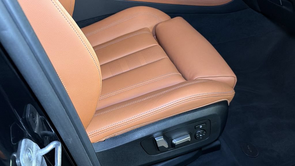 Used 2021 BMW X7 xDrive40i w/ Parking Assistance Package AWD/4WD image 11