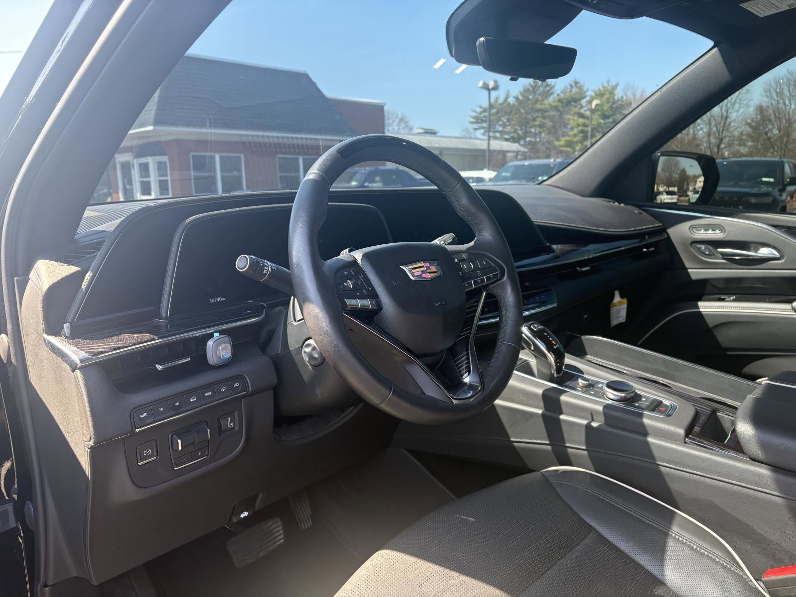 Used 2023 Cadillac Escalade ESV Sport w/ Touring Package image 9